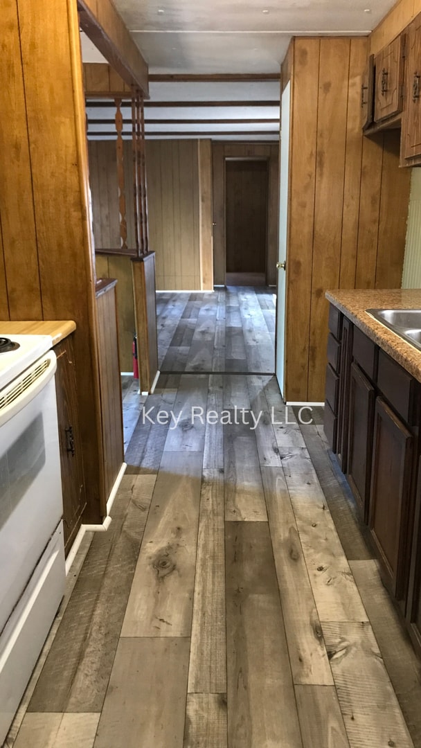 Building Photo - 112 Anthony St