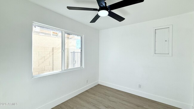 Building Photo - 2739 E Tamarisk Ave