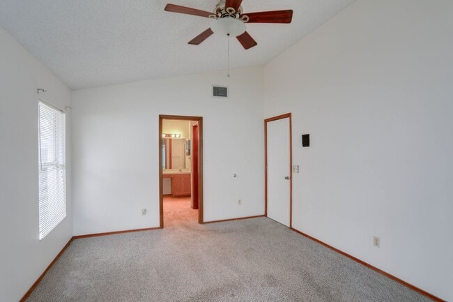 Building Photo - 10038 Little Teak St