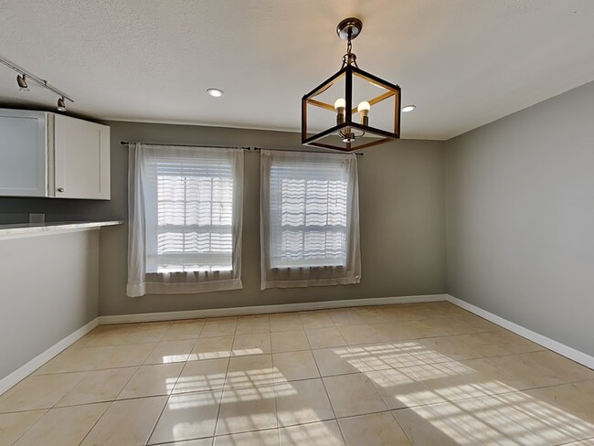 Building Photo - 4402 W Sevilla St