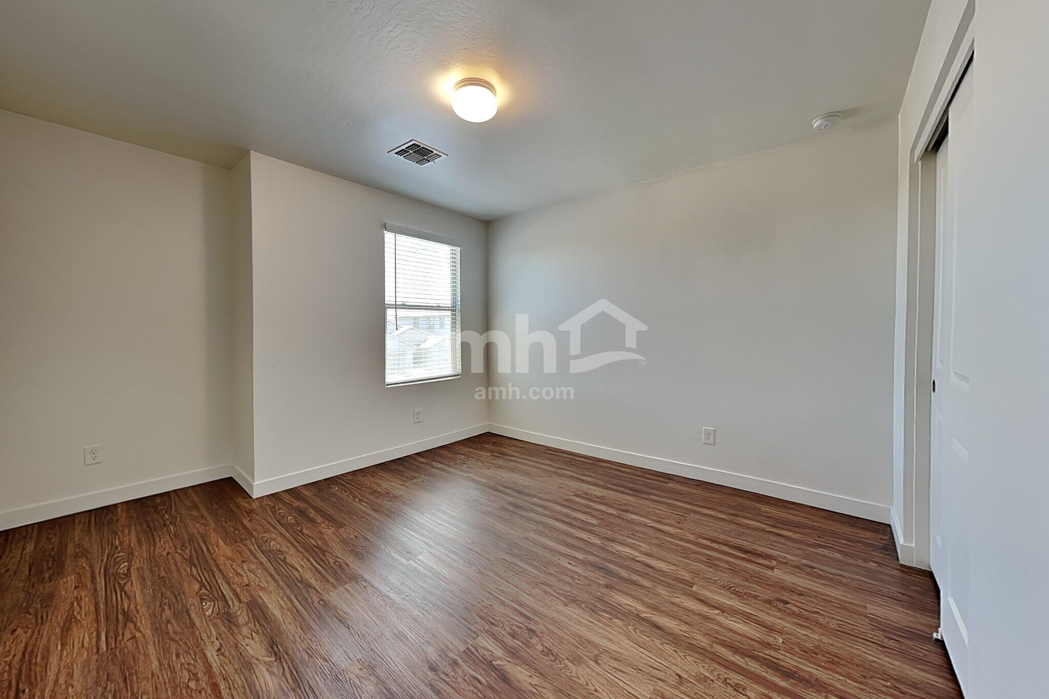 Building Photo - 4206 S 105th Dr
