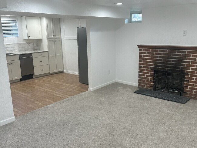 Building Photo - Wonderful updated basement apartment - Available 4/10/26