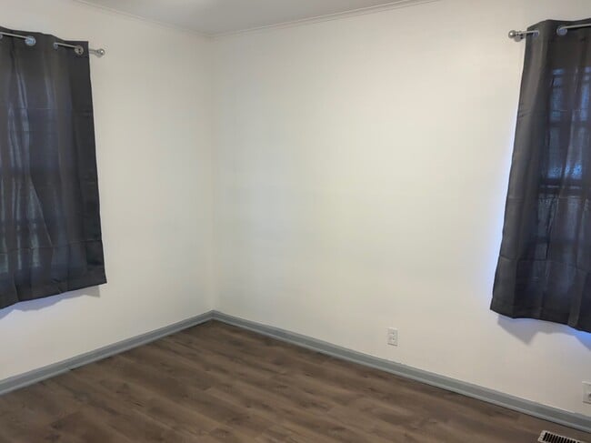 Building Photo - 1325 Circle Dr