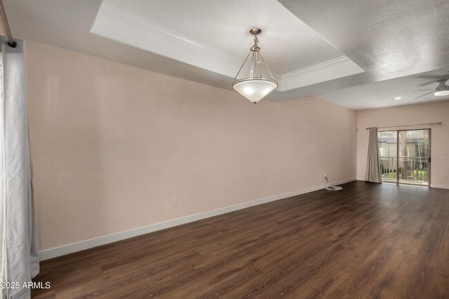 Building Photo - 815 E Rose Ln