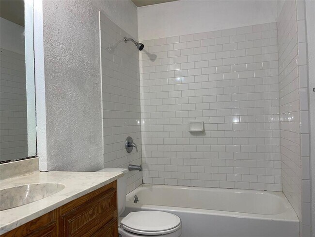 Building Photo - 7402 Geneva Dr