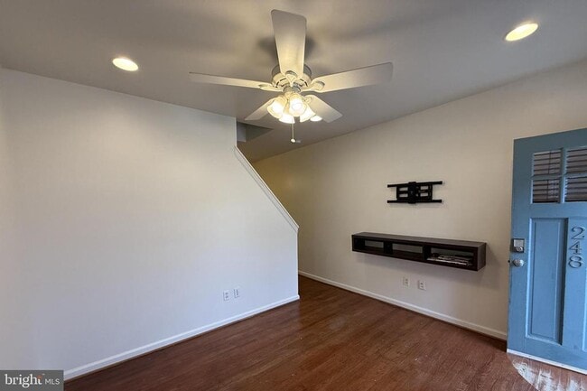 Building Photo - 248 E 6th Ave