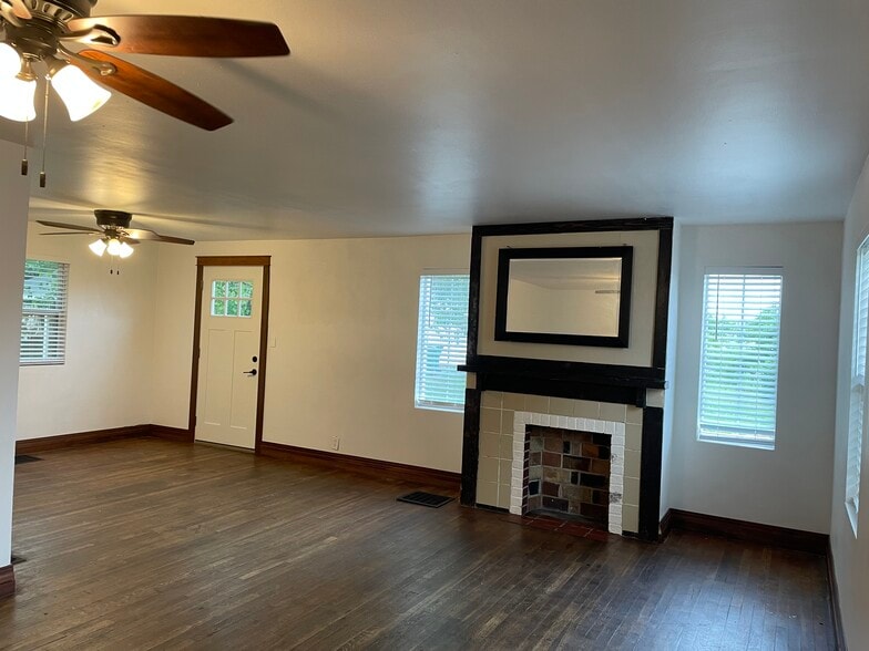 Dining Room - 55 Pearl St