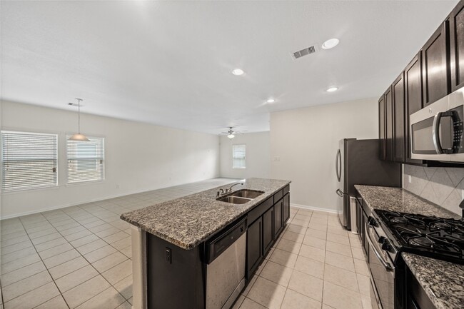 Building Photo - 2516 Pearl Ct