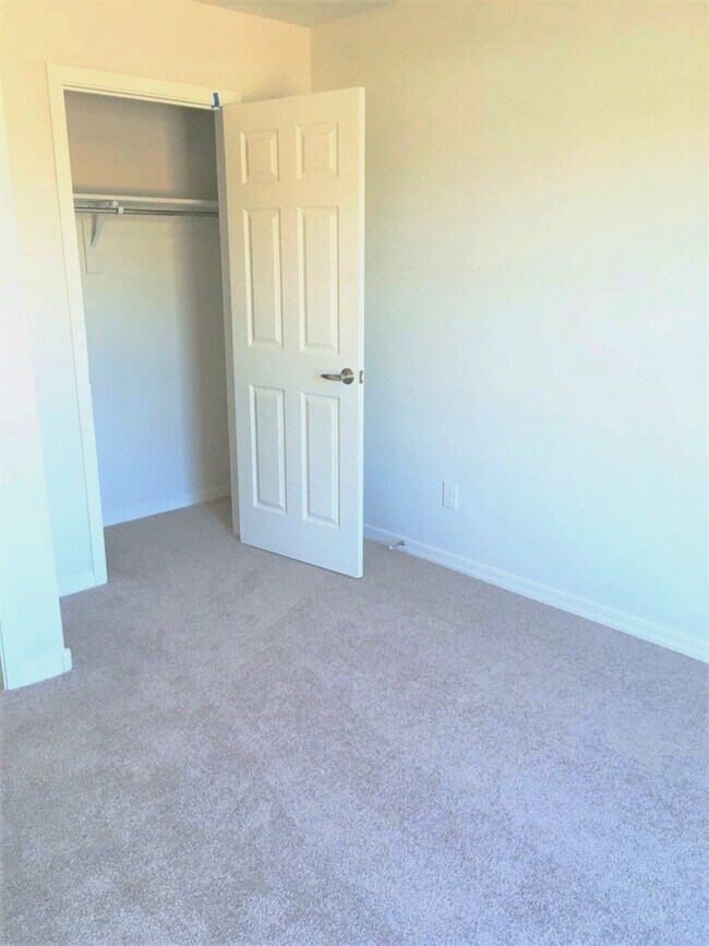 2nd and 3rd bedrooms - 1043 W Seminole Dr