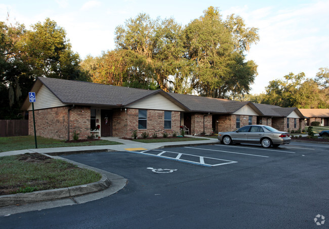 Primary Photo - Rainbow Gardens Apartments
