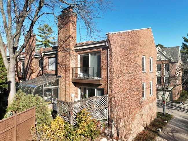 Building Photo - 19 Landmark St