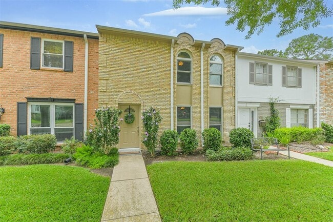 Primary Photo - 1352 Country Pl Dr