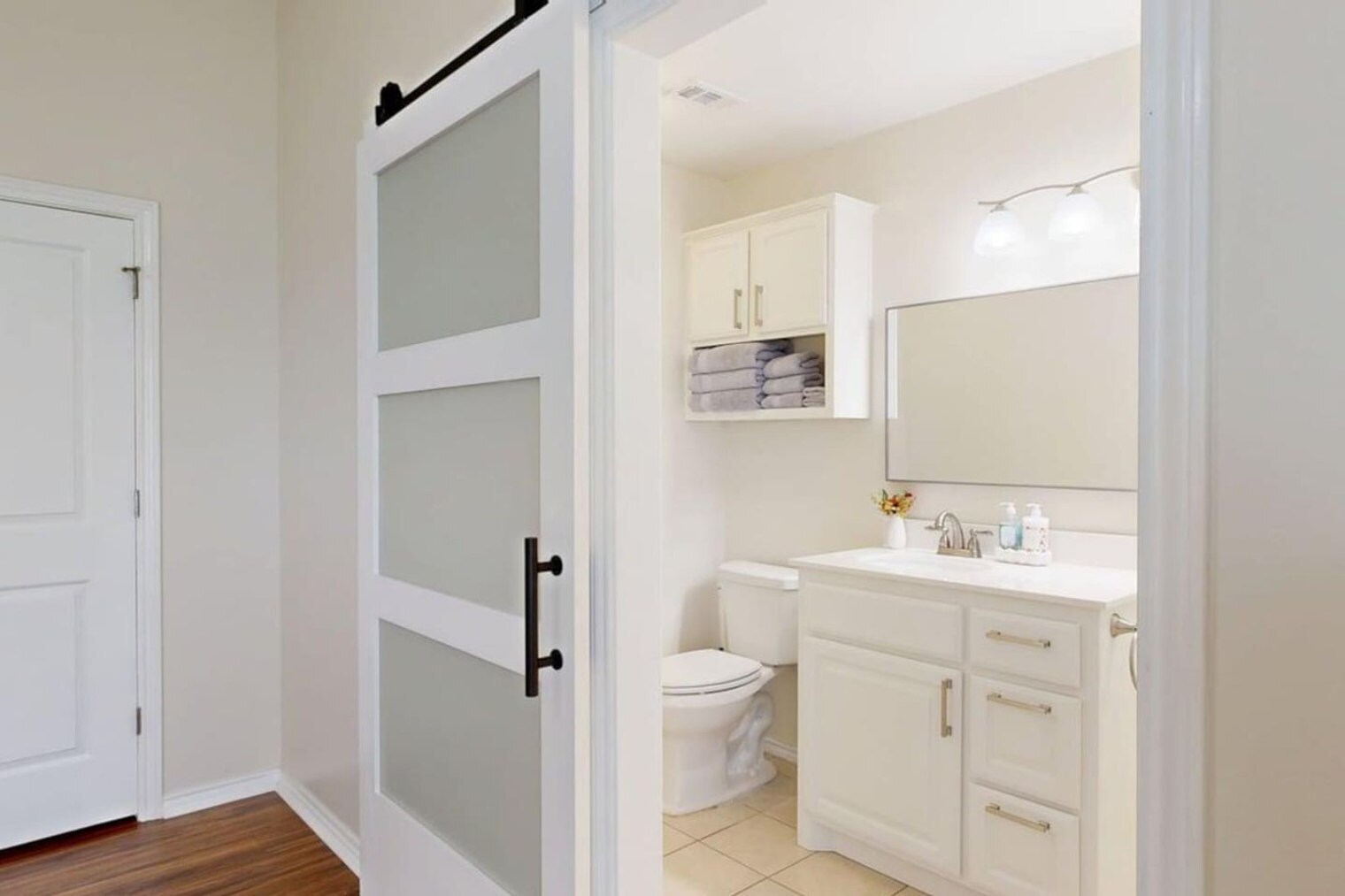 Building Photo - 810 Camellia Ct