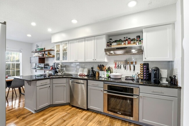 Building Photo - 2801 Donaldson Dr