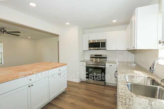 Building Photo - 1741 E 1st Ave