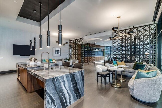 Building Photo - 807 Crawford St