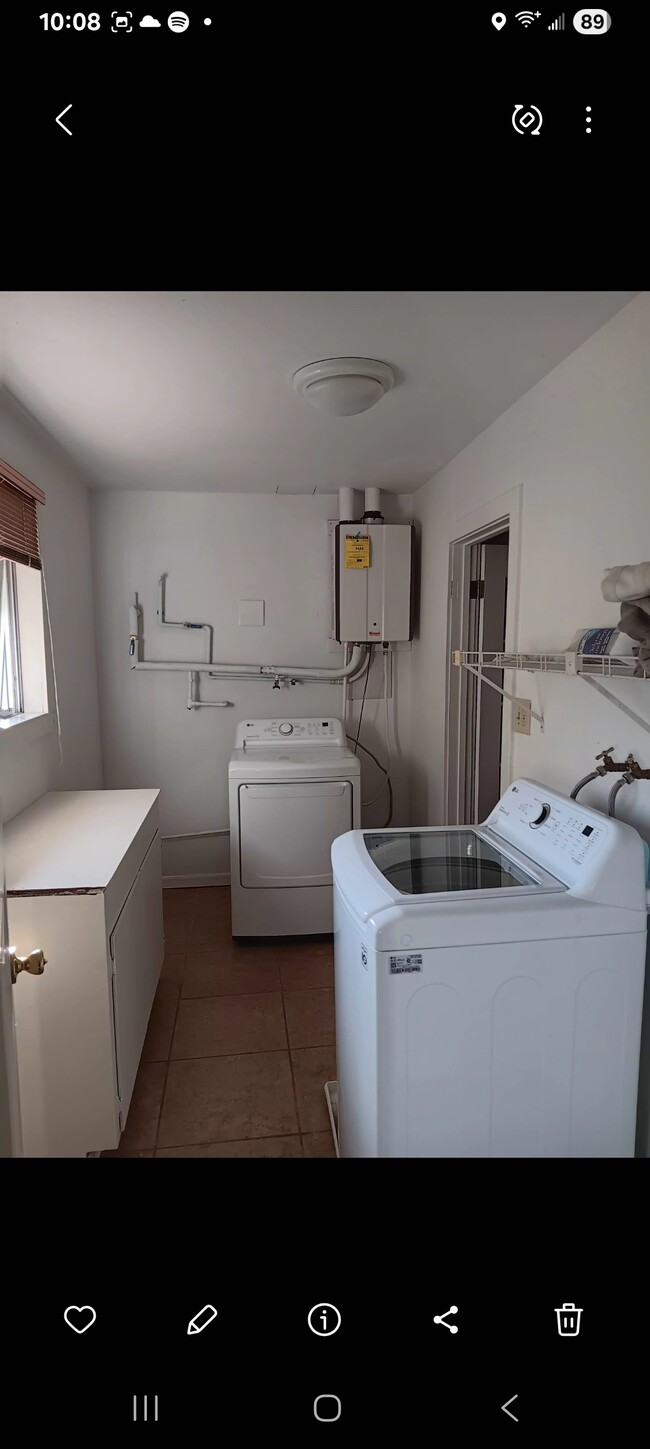 Building Photo - 15 Alvina Ave