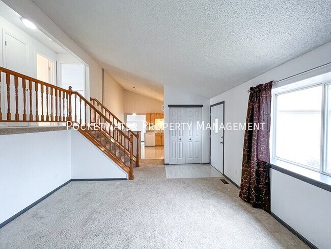 Building Photo - 2207 Tulip St