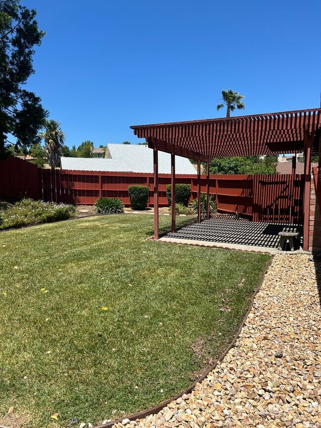 Building Photo - 2813 Vista Palomar