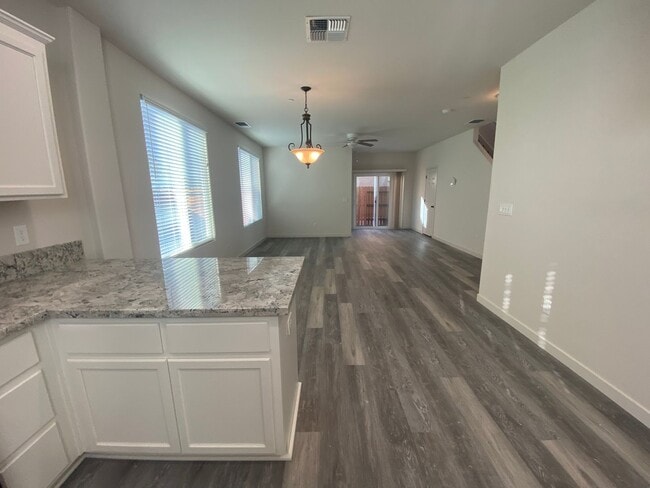 Building Photo - 6782 Jujube Ln
