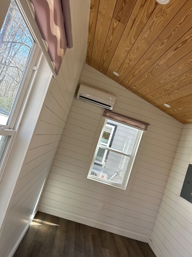 Building Photo - 2015 Union School Rd SW