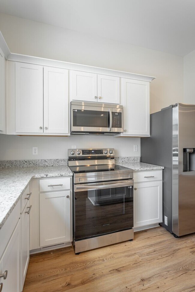 Building Photo - 2017 S Lyerly St