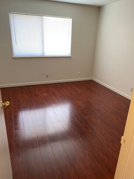 Building Photo - 872 Gallatin Dr