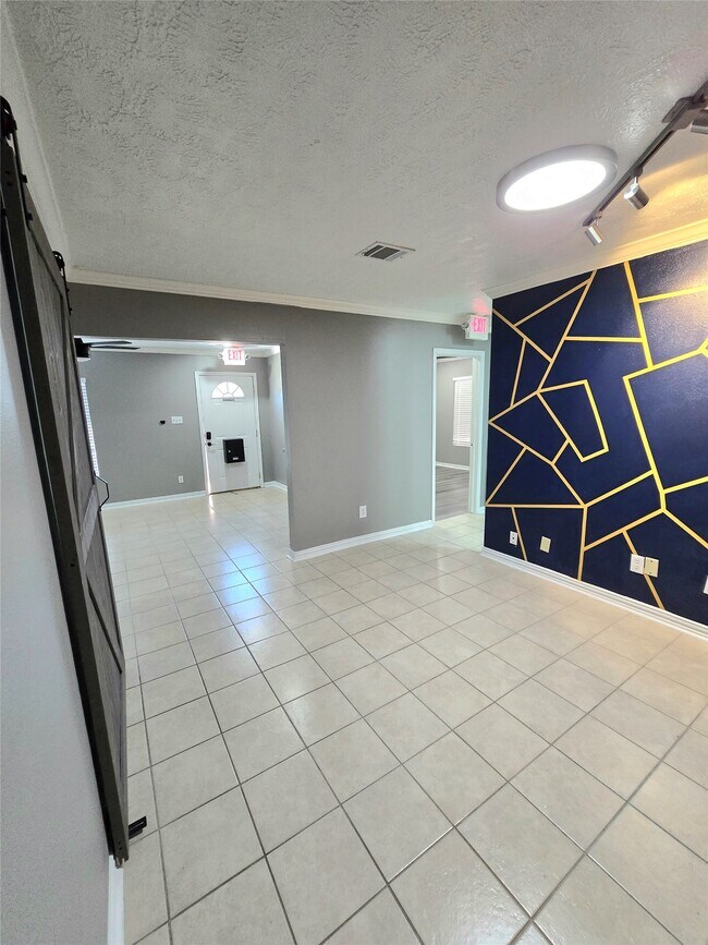 Building Photo - 616 Shaver St