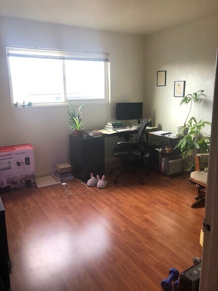 Building Photo - 1110 Stannage Ave