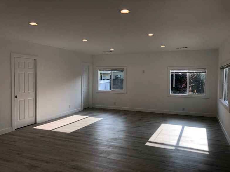 Living Area - 1820 E Woodbury Rd.