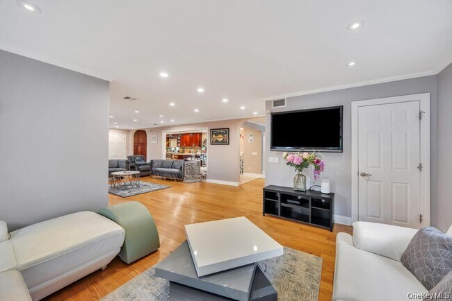 Building Photo - 4 2nd St