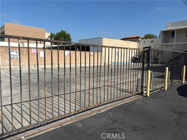 Building Photo - 818 E Valley Blvd