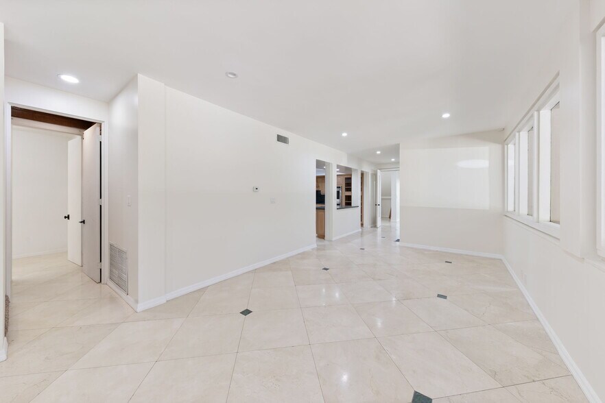 Building Photo - 540 Haverstock Rd