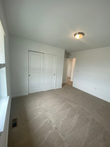 Building Photo - 4096 Chasm Lk Dr