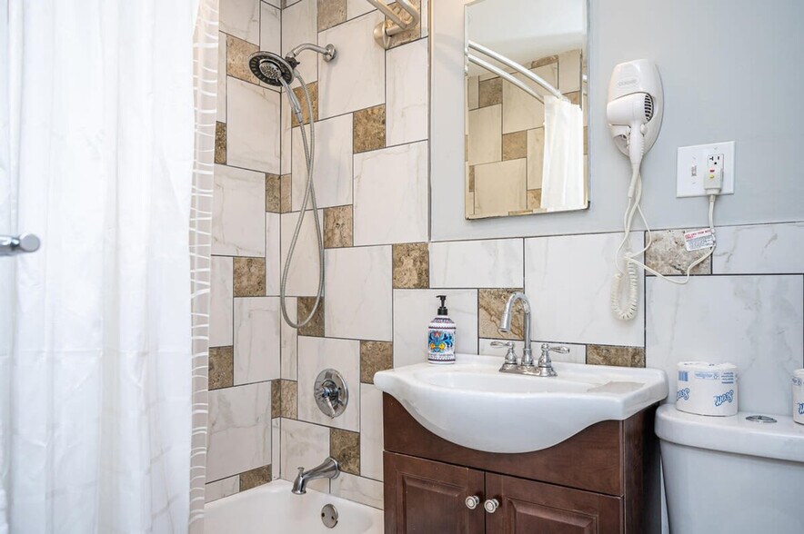 Building Photo - 215 Piedmont Ave NE