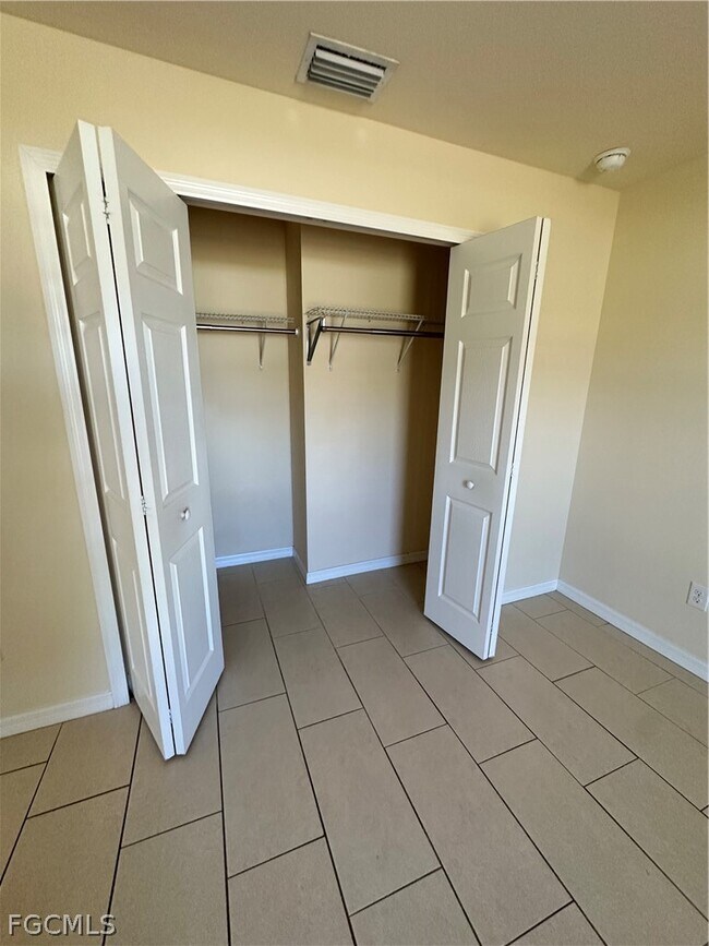 Building Photo - 4521 SW 9th Ave