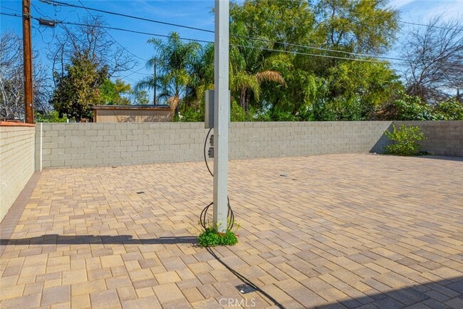Building Photo - 7822 Hazeltine Ave