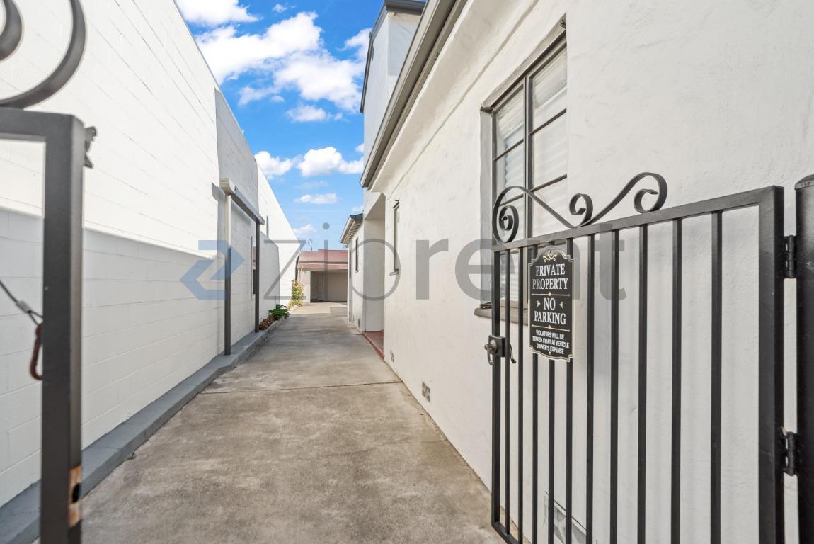 Building Photo - Unit 1