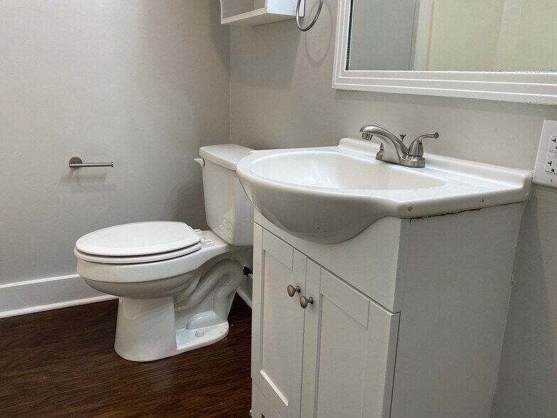 Building Photo - 202 Walnut St