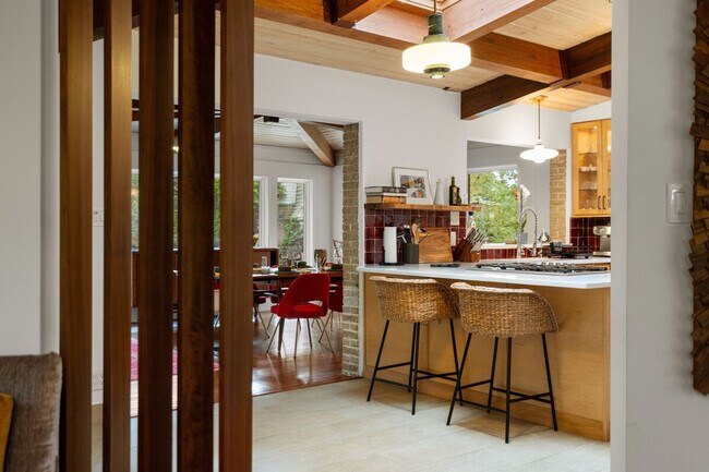 Building Photo - 2720 N Fillmore St