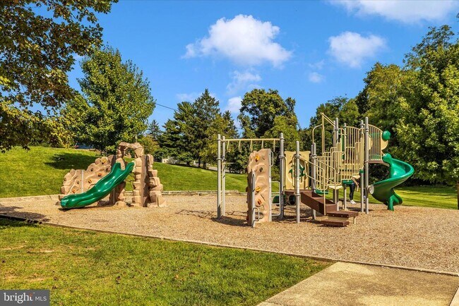 Building Photo - 6976 Meadowpoint Terrace