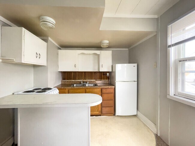 Building Photo - 830 W North St