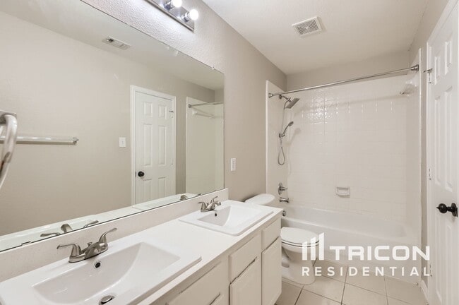 Building Photo - 2624 Dunbar Dr