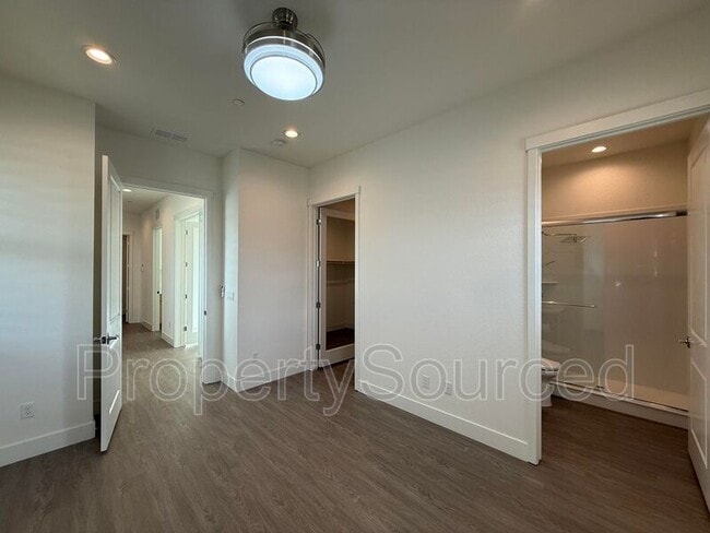 Building Photo - 1136 Crescent Ave