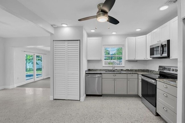 Building Photo - 765 56th Ave S