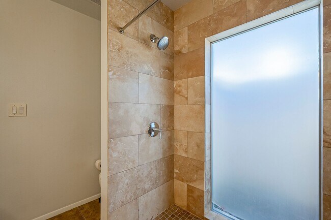 Building Photo - Three Bedrooms & POOL in 85254!
