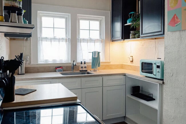 Building Photo - 217 Highland Ave