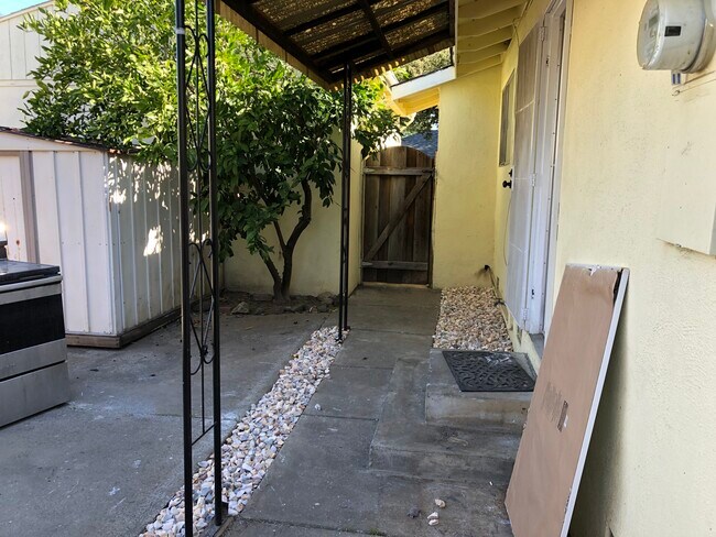 Building Photo - 125 El Toro Ct