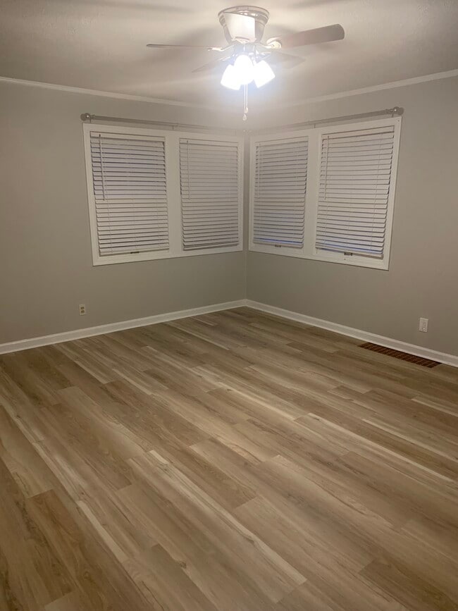 Building Photo - 6525-6525 N Haight Ave