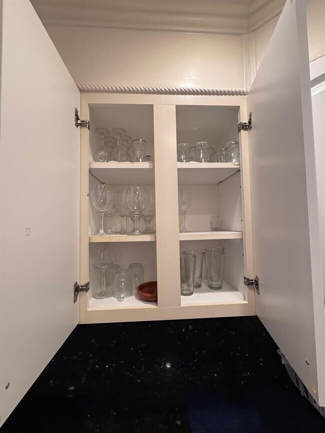 Building Photo - 6435 Bay Club Dr